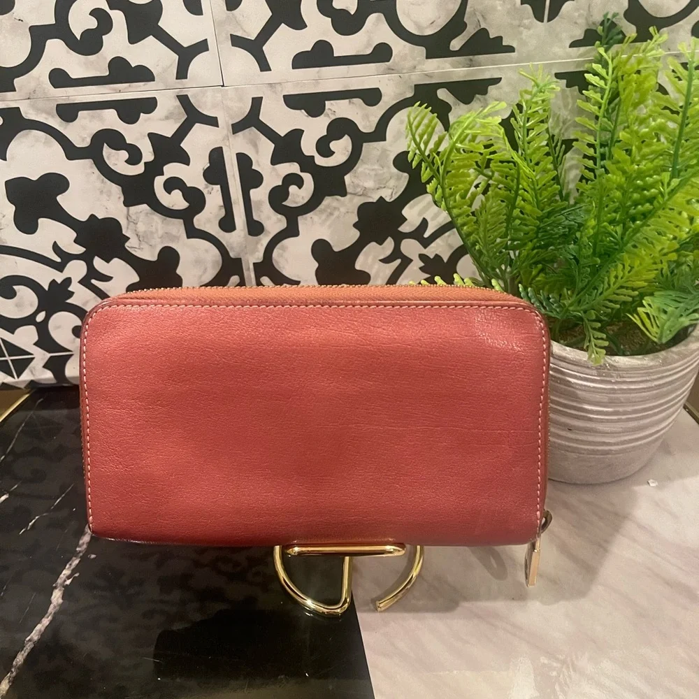 GUC Chloe signature bow zippy wallet - Picture 2 of 10